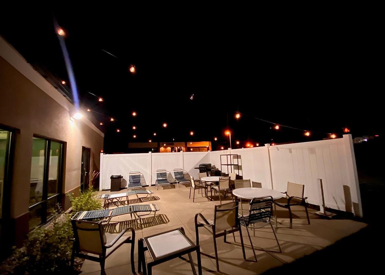 Holiday Inn Express Cedar Rapids - Collins Road By Ihg Esterno foto