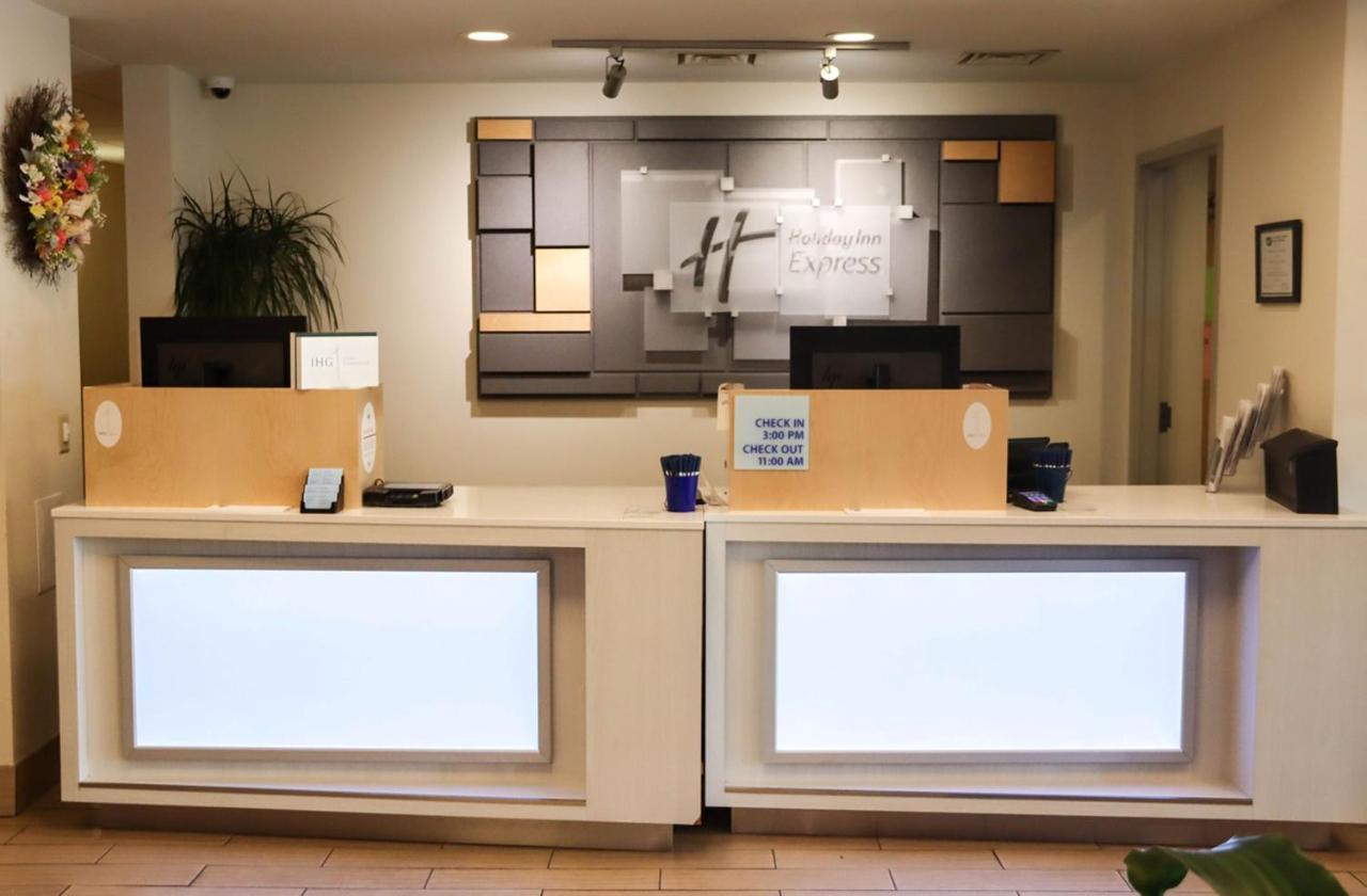 Holiday Inn Express Cedar Rapids - Collins Road By Ihg Esterno foto