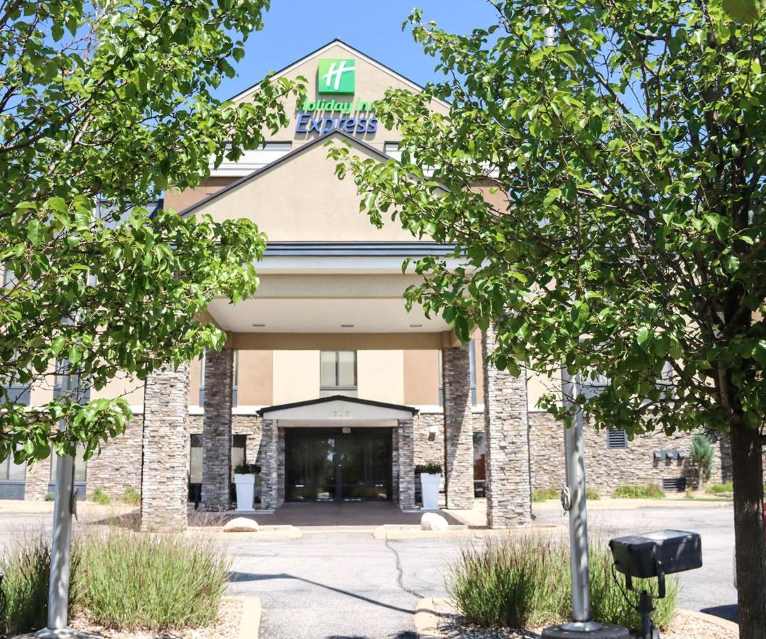 Holiday Inn Express Cedar Rapids - Collins Road By Ihg Esterno foto