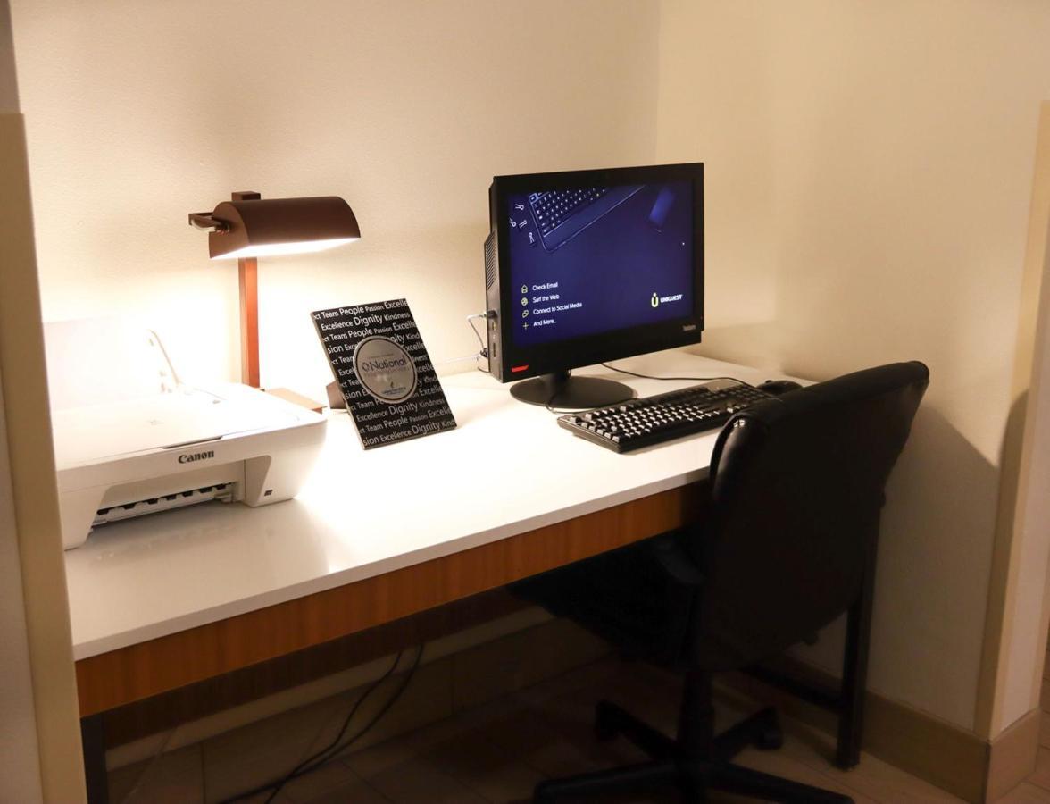 Holiday Inn Express Cedar Rapids - Collins Road By Ihg Esterno foto