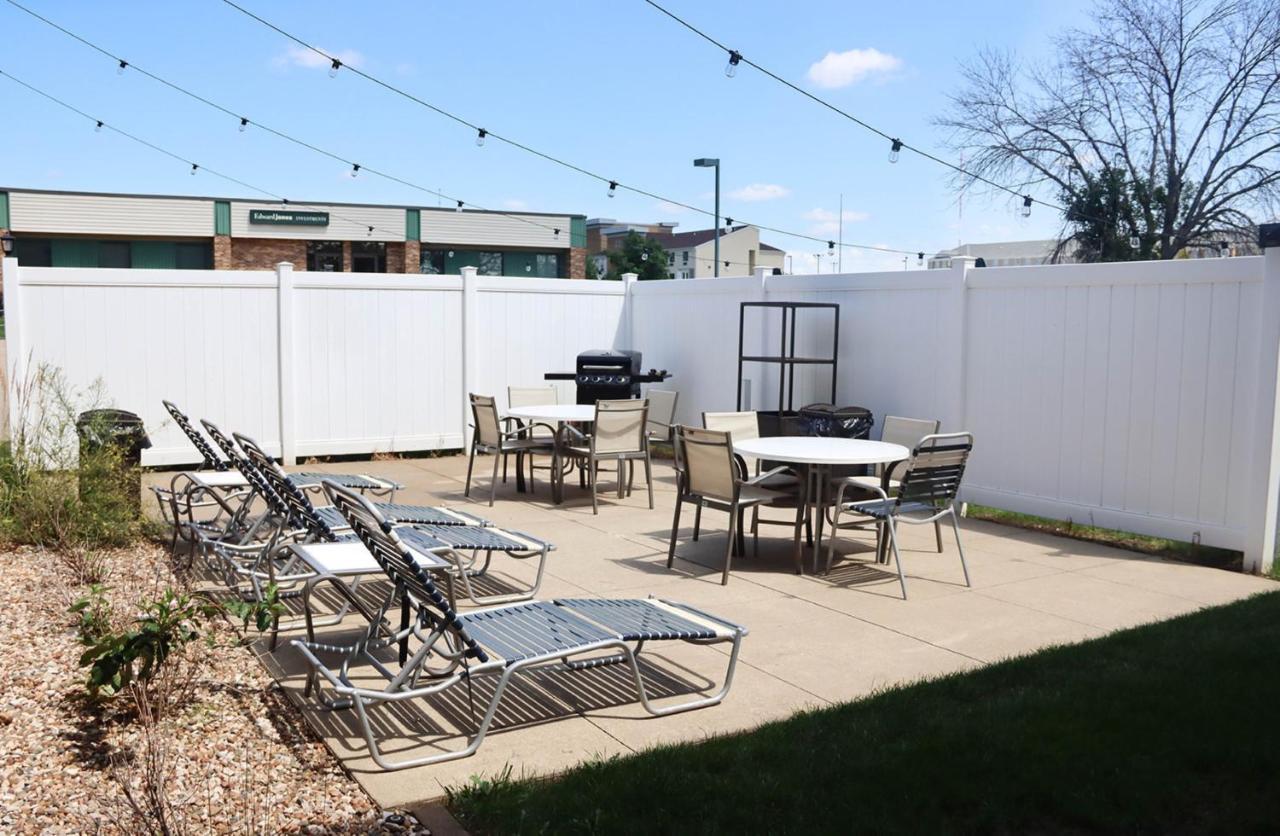 Holiday Inn Express Cedar Rapids - Collins Road By Ihg Esterno foto