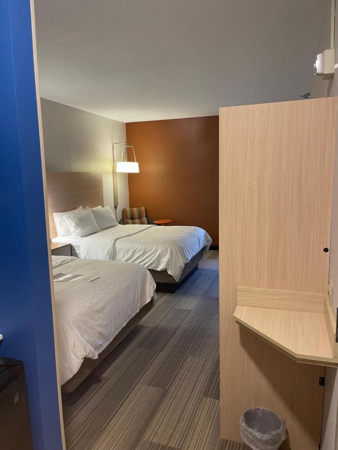 Holiday Inn Express Cedar Rapids - Collins Road By Ihg Esterno foto