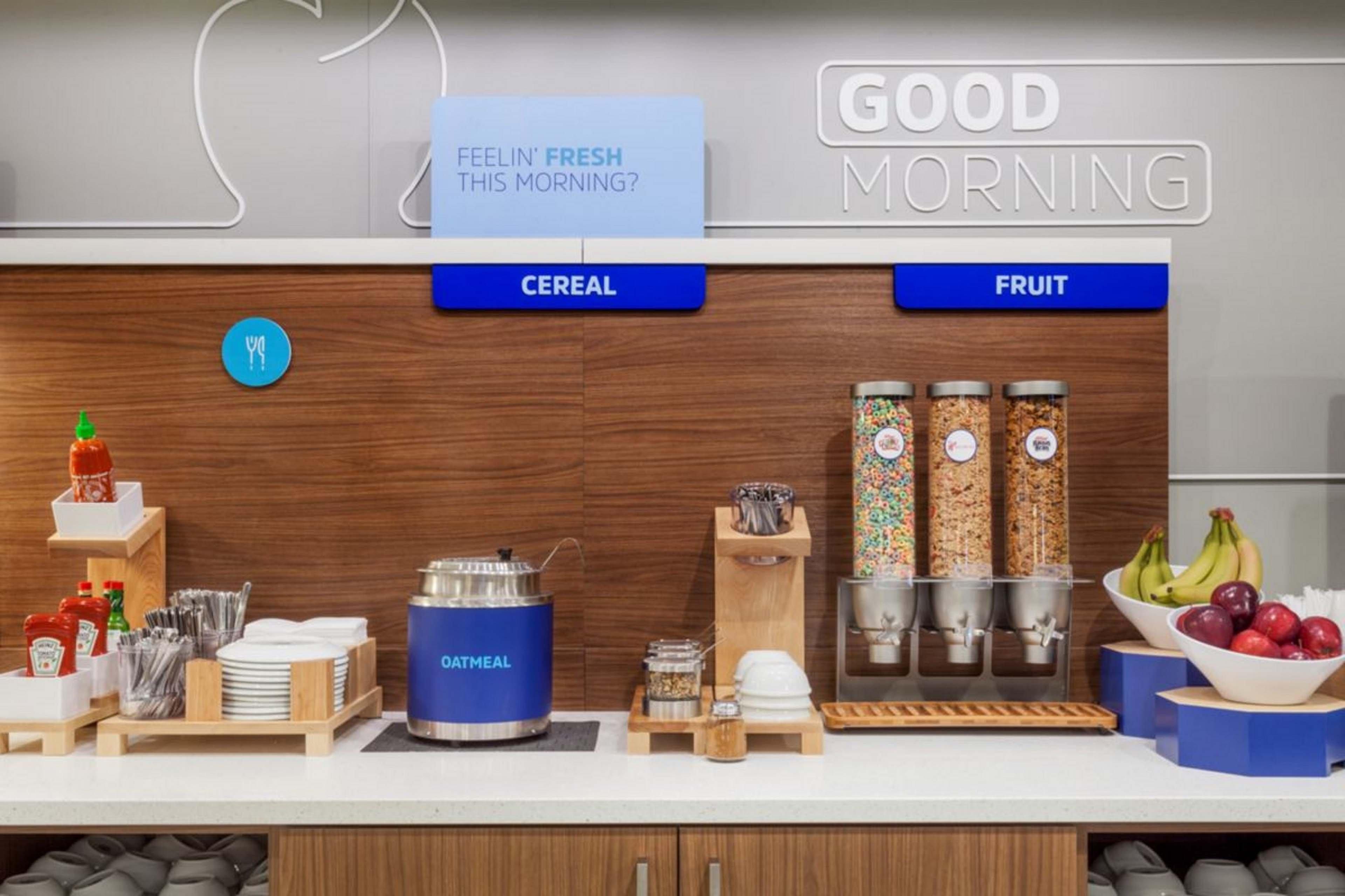 Holiday Inn Express Cedar Rapids - Collins Road By Ihg Esterno foto