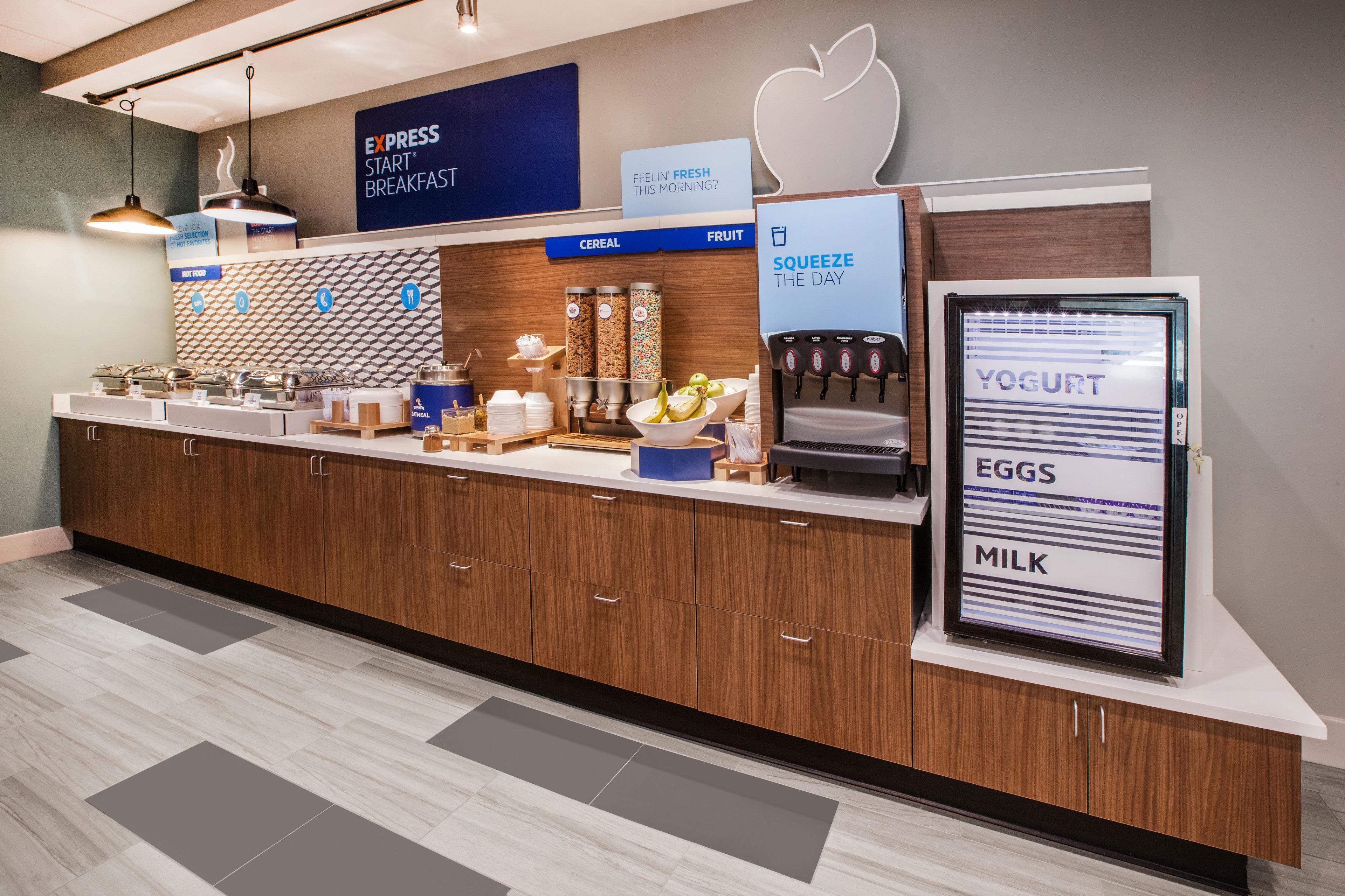 Holiday Inn Express Cedar Rapids - Collins Road By Ihg Esterno foto