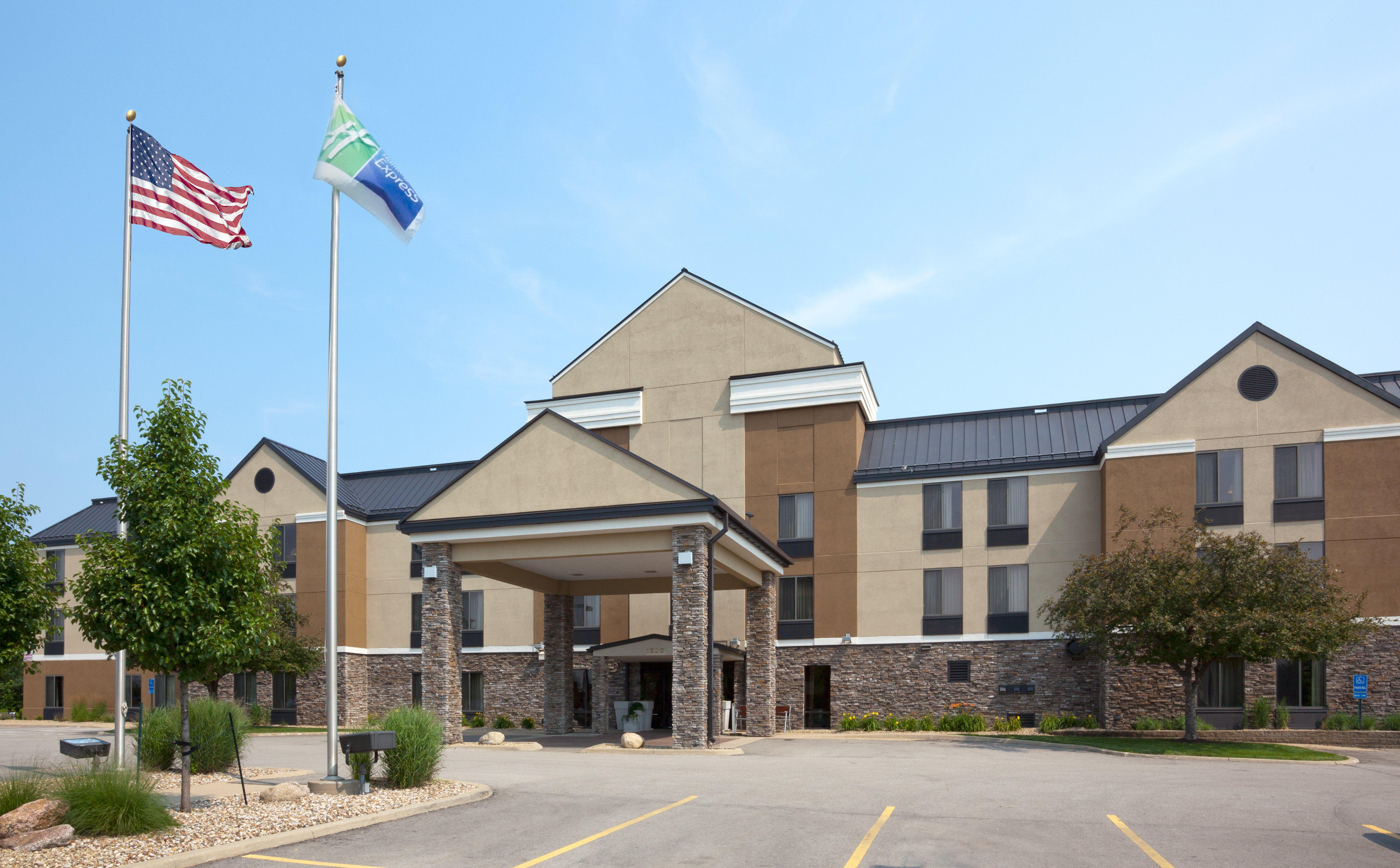Holiday Inn Express Cedar Rapids - Collins Road By Ihg Esterno foto